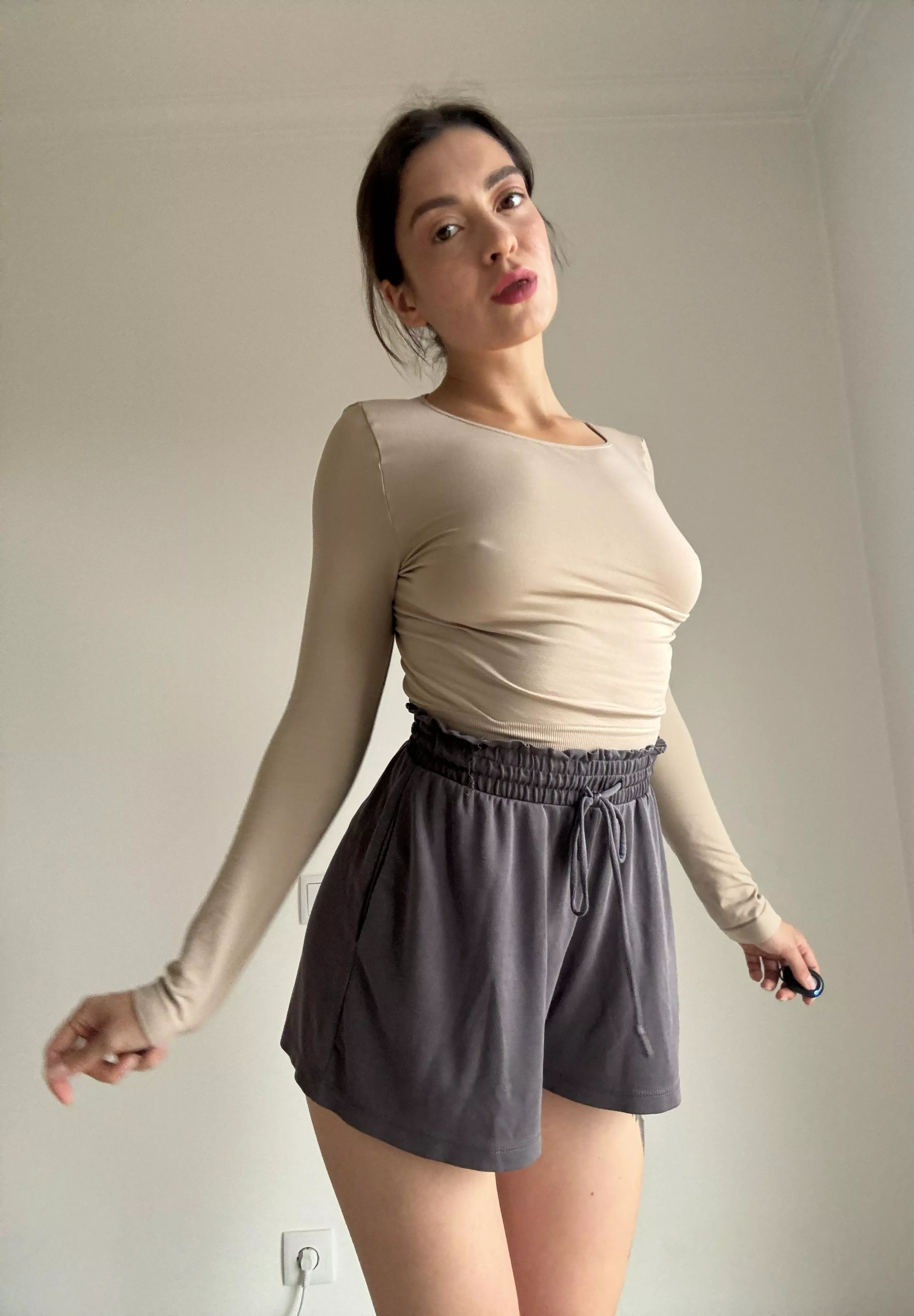 Everyone Love to walk on a Hot MILF like this posted by goldennluminous