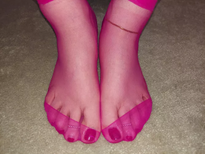 Hope u luv my toes in these sheer, pink ankle socks 💓 ❤️‍🔥 by HolliesHose