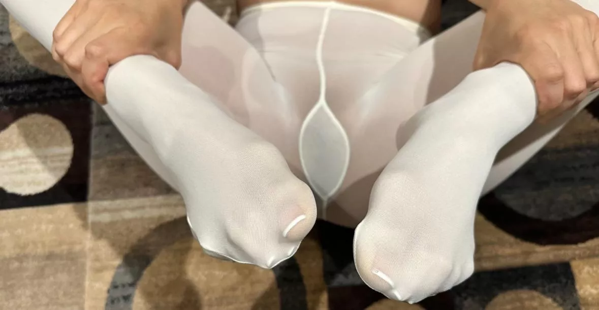 How would you like to pinch my pussy in nylons posted by Infinite_Presence383