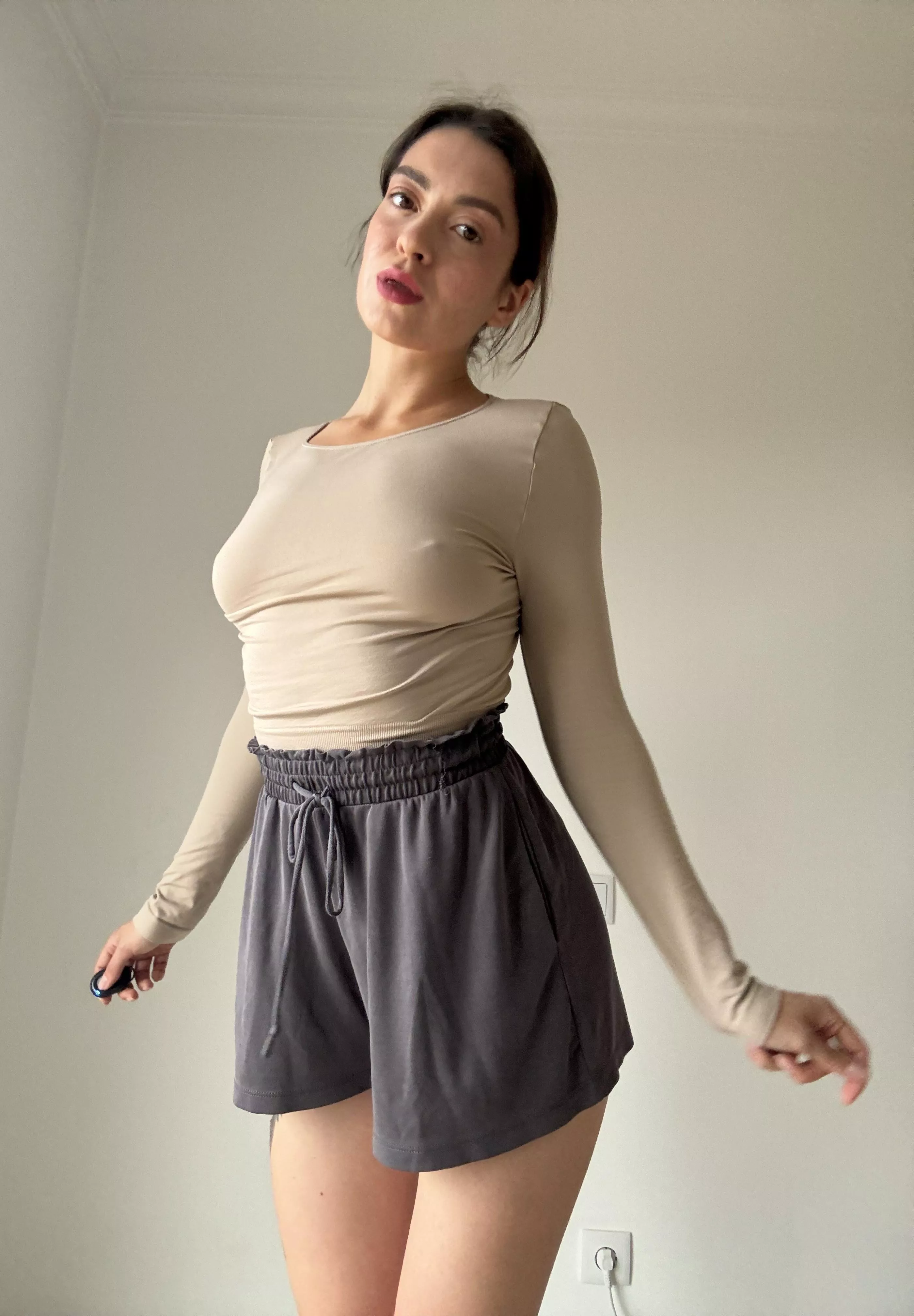 I feel so pretty in this photo posted by goldennluminous