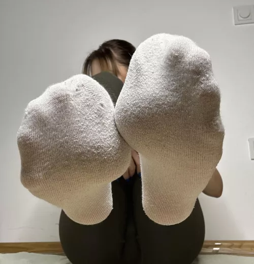 I want you to take off my socks with your mouth by Twinkleetwilight