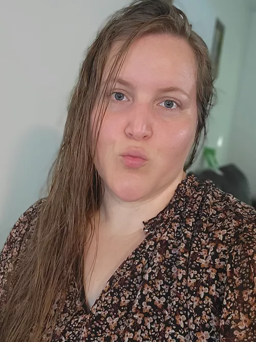 Kisses from your friendly MILF next door.  by FinishWithFae