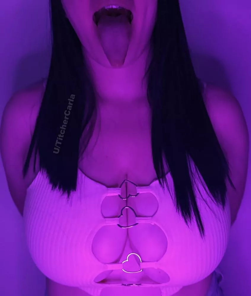 Long tongue and something more posted by TitcherCarla