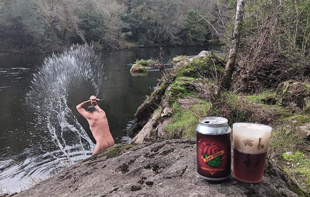 Natural shower with the Red Hops by Belecker, Imperial Red IPA. 80 Ibus & 7.5% posted by nudebodytime