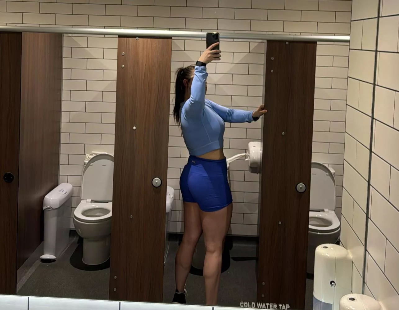 Not a single calf raise was performed 😉 posted by Bustybrunettexo