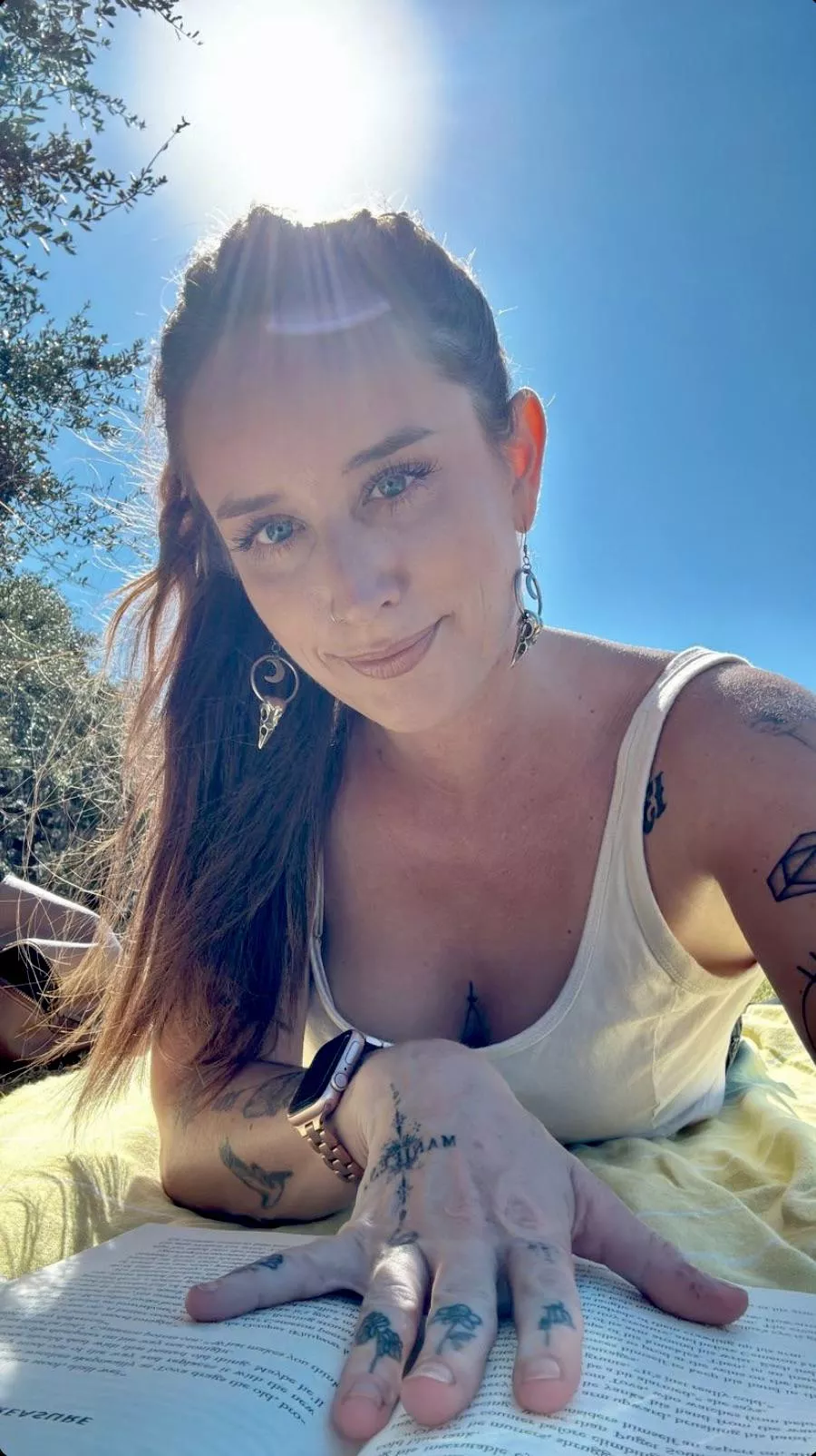 Selfie Under The Sun posted by Usernumber2099