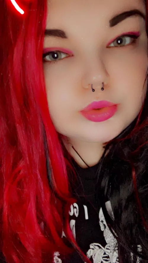 Send bc I’m hot and u really wanna worship me  by batgirlbbw21