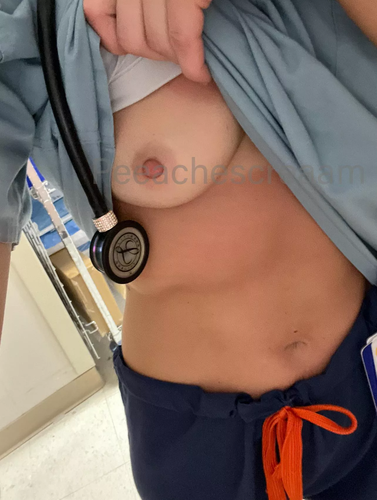 Sneaky peaks are always a turn on posted by Peeachescreaam