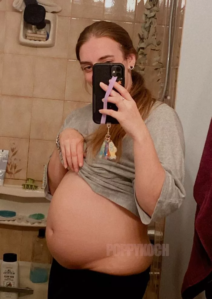 Stuffed to my MAX! I don't think a baggy t-shirt is going to hide this 🤭 posted by PoppyKoch