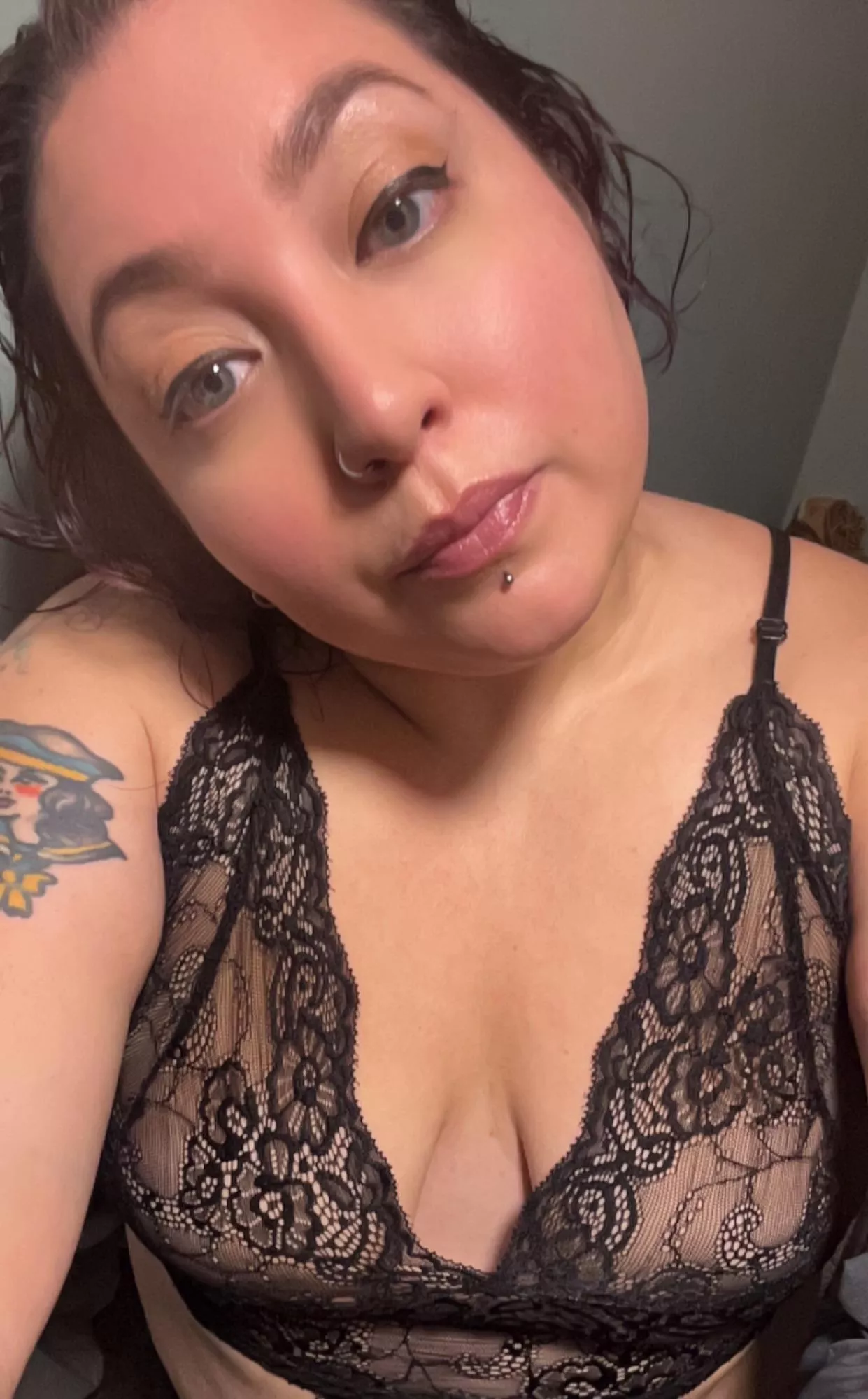 Who’s a good boy thats going to put a smile on this goddess’s face 👀 posted by Goddess_Kakia