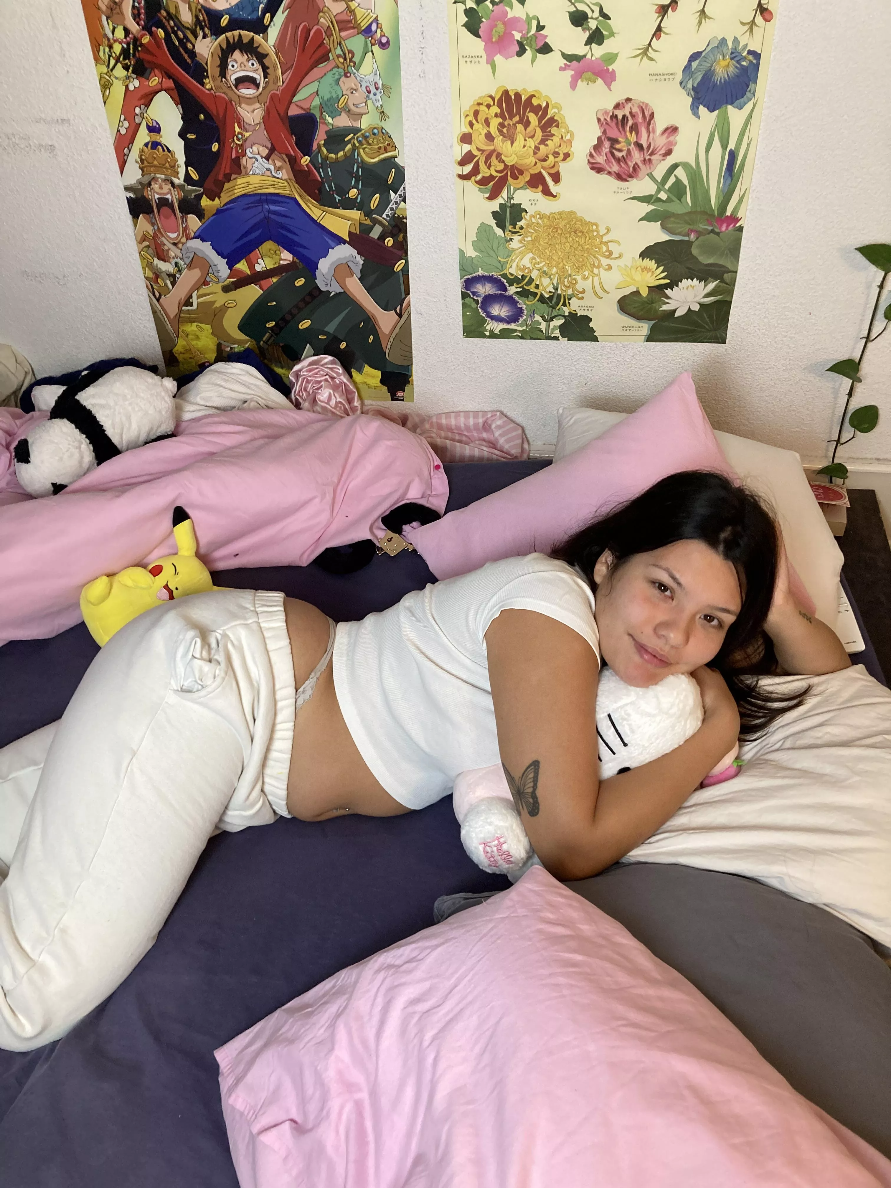 Would I kiss my mom bod and then go down on me posted by saucyyylips