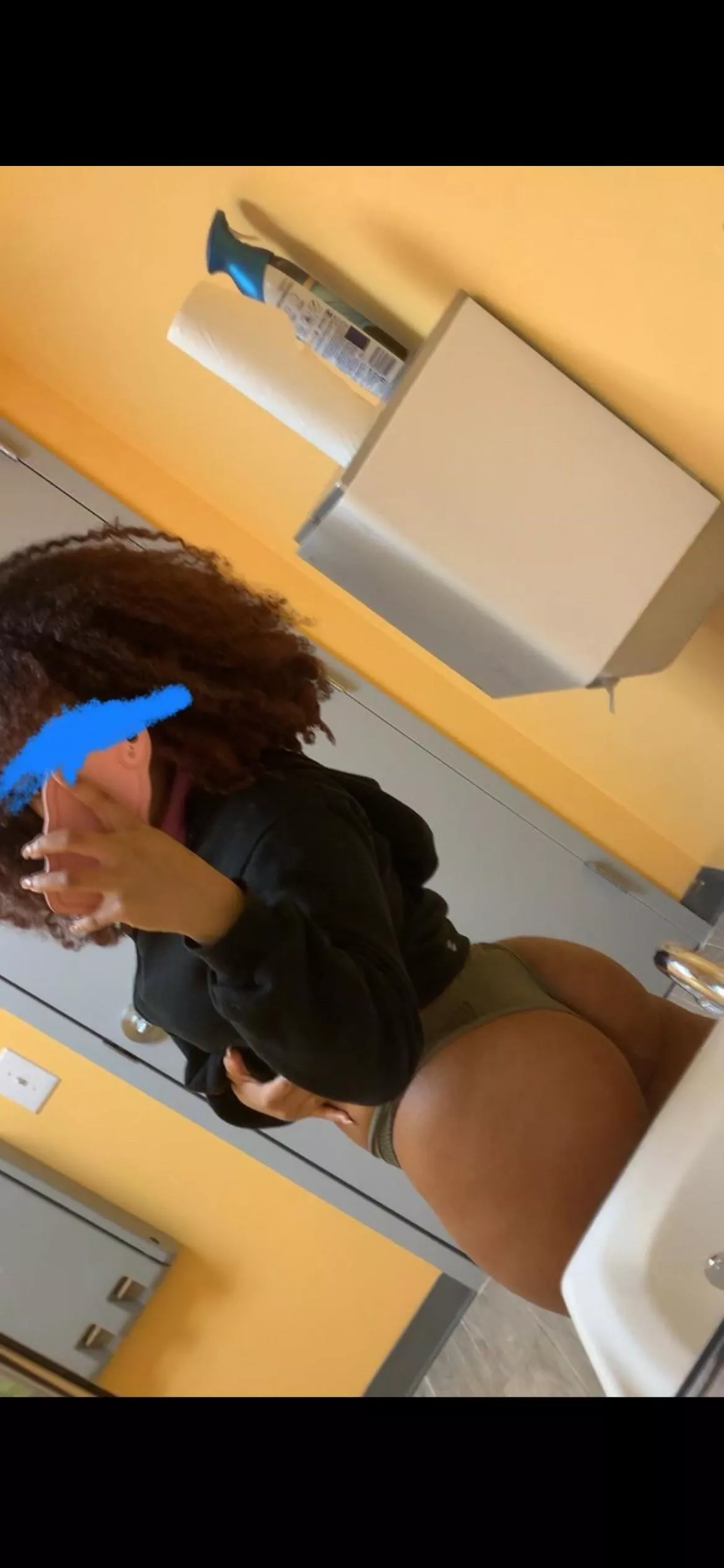 Would you fck me in a public restroom ? ☺️ posted by ilikesourpatches