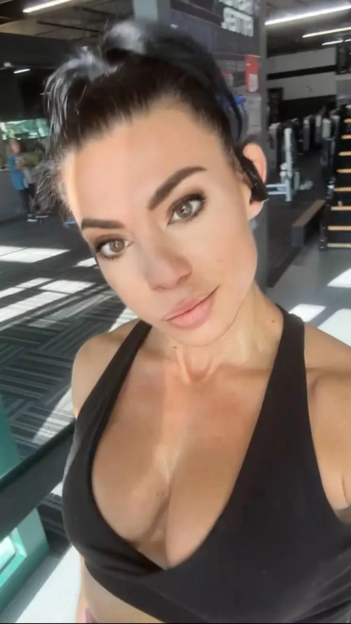 Would you train with me? posted by elenafox_thefit