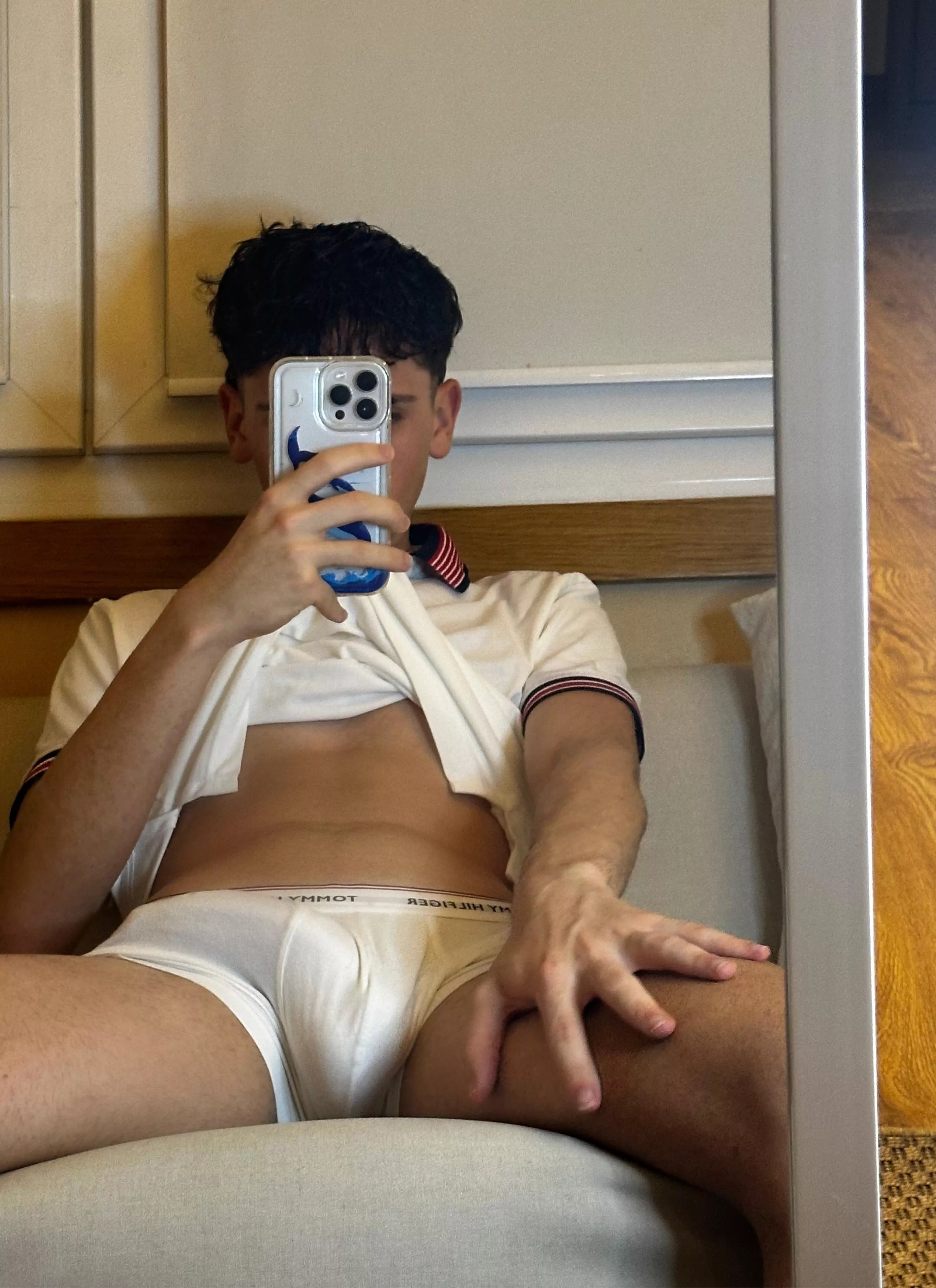 [19] horny after school  posted by gianmartinezz