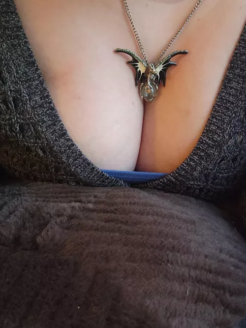 A girl who likes fantasy by PerformanceHot9638