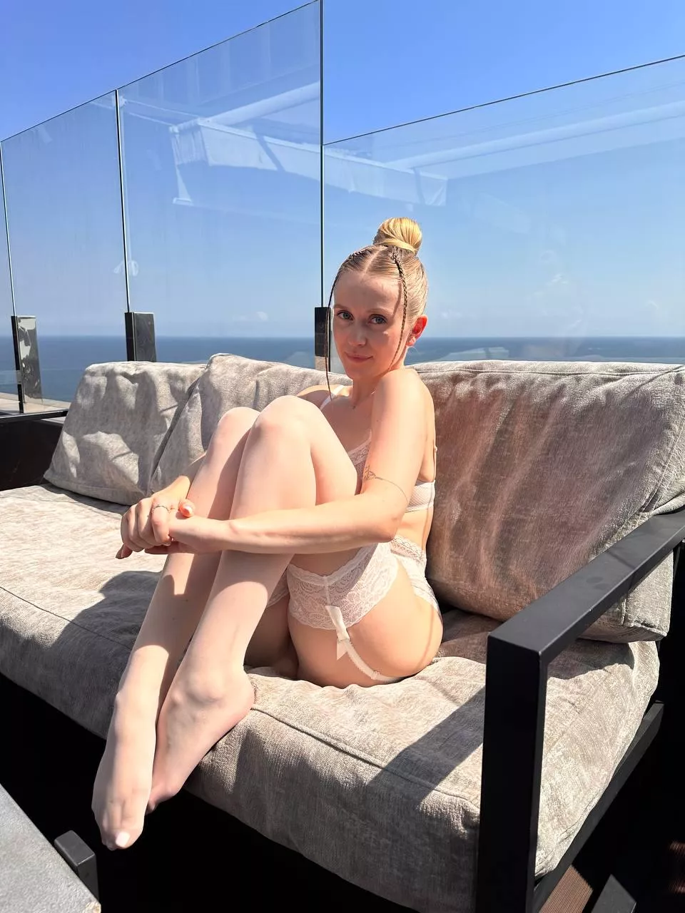 Fresh air, sunshine and white nylons, what could be even better?  posted by Dulcie_lynx