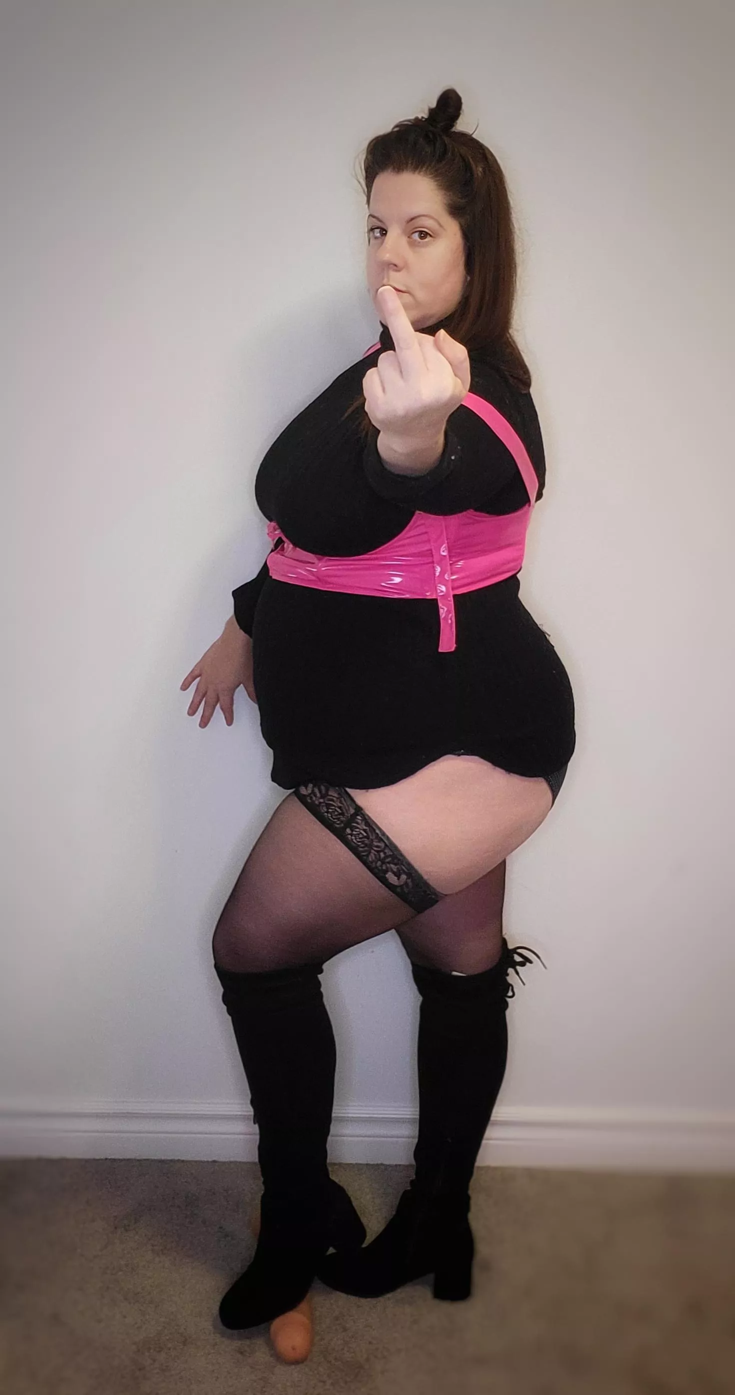 Go tell your friends your into fat girls now.  posted by TheDeeXired