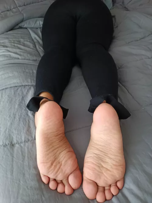 Hii by F33t_G00d355_