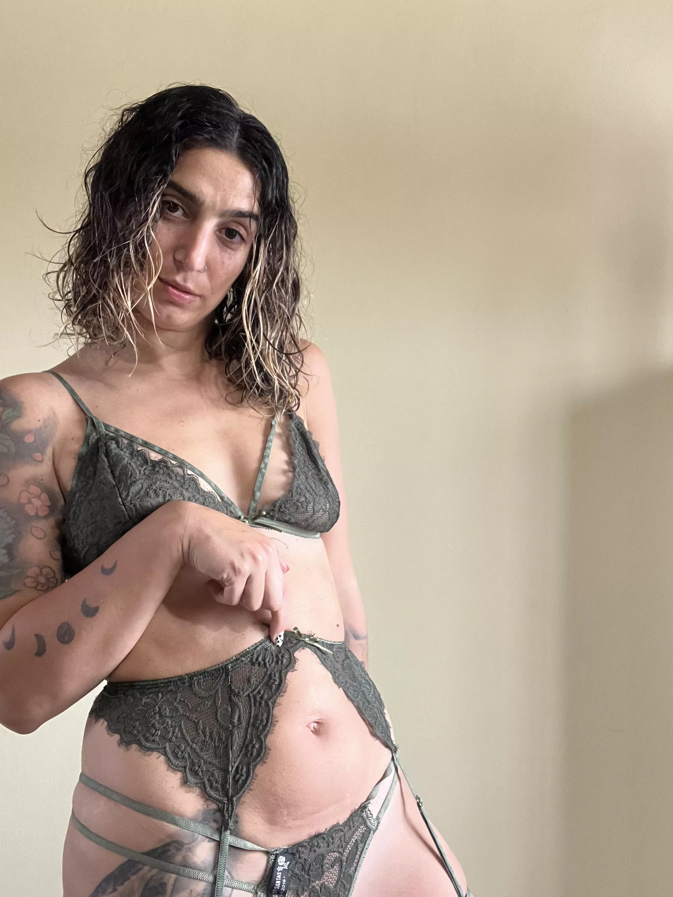 I really enjoy touching my navel  posted by wildflower3131