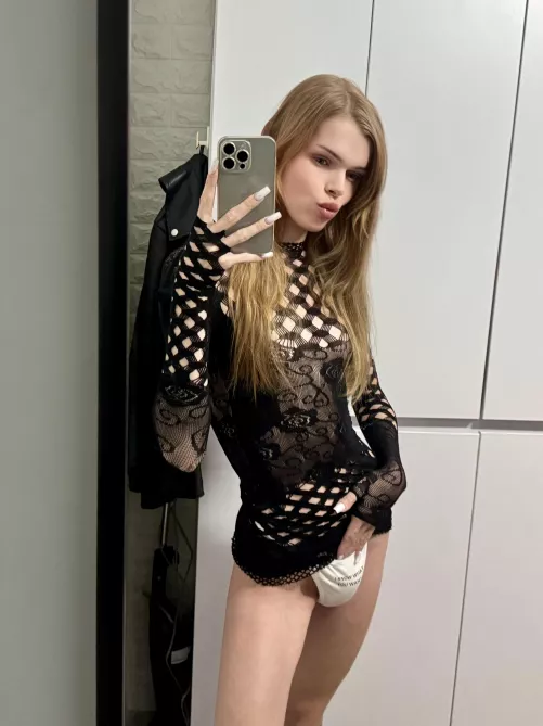 My body is begging to be touched by TitusRose1