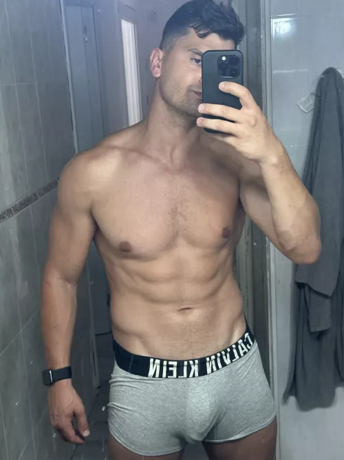 One grey Thursday  by realisiwak