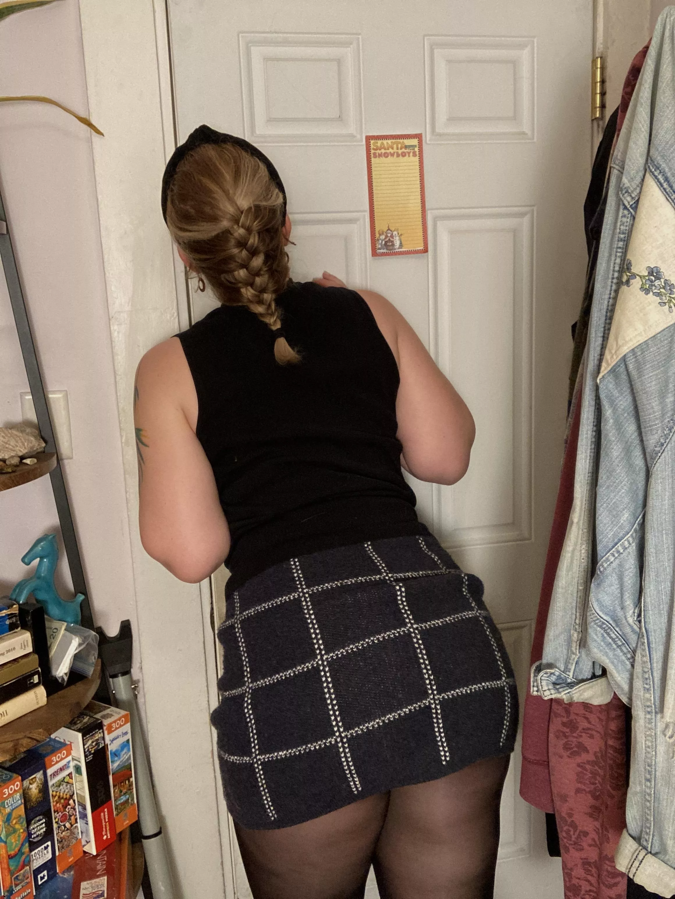 Ready to seduce the neighbor over dinner, don't tell hubby ;) posted by shutup69sitdown