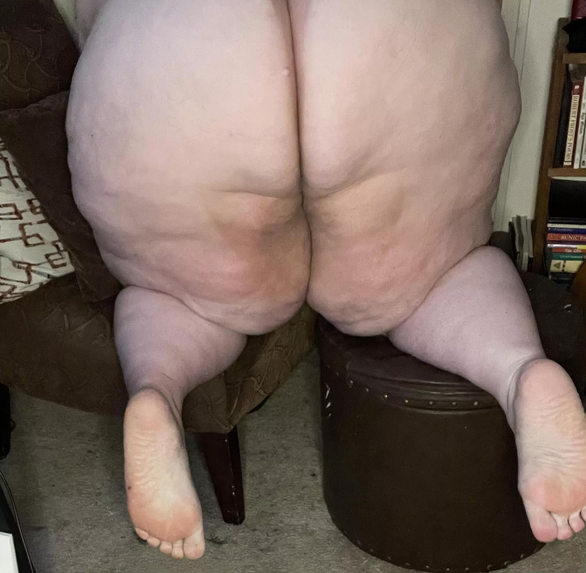 Soles and booty. posted by goddessmuffinn