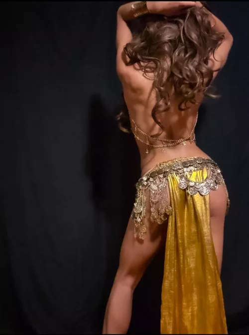 The sound of the coins just makes me wanna shake my hair and body  by BellydancerBeauty