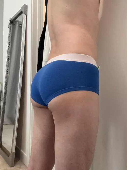 Too tight? 🥴 by Alternative_Mess2038