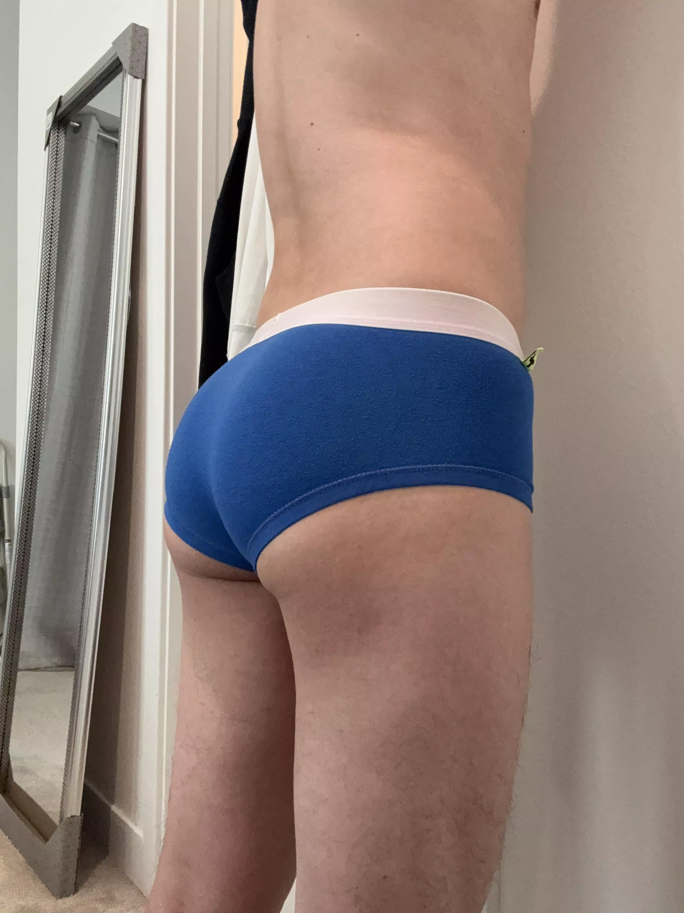 Too tight? 🥴 posted by Alternative_Mess2038