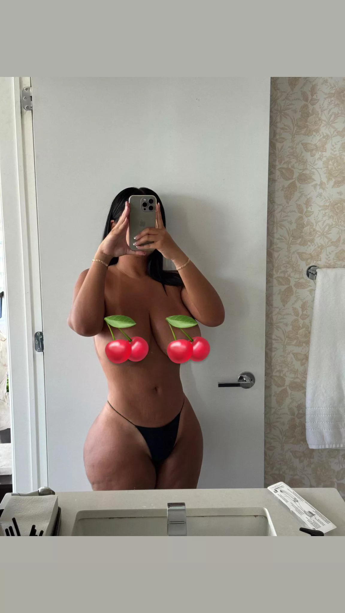 Who’s gonna hit me with his BBC🤤🤤🍑🍒just send a chat🤤 posted by Official_HanaaEls