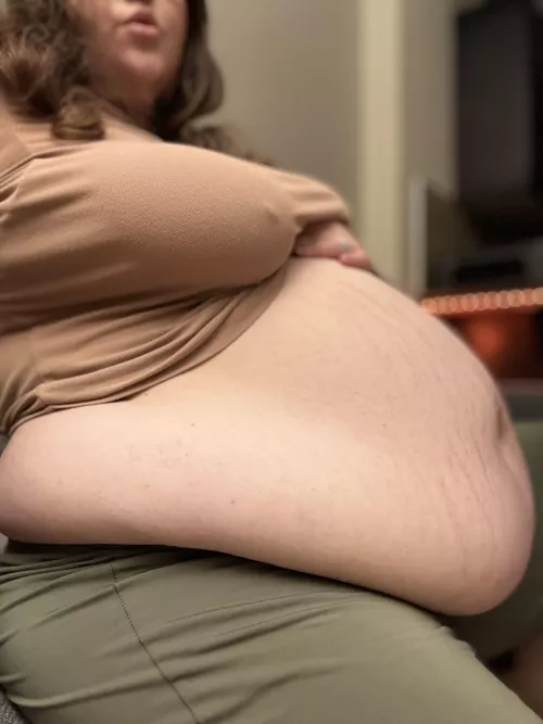 A productive fattening week🔥🤰🏻 by Laura_Fatty