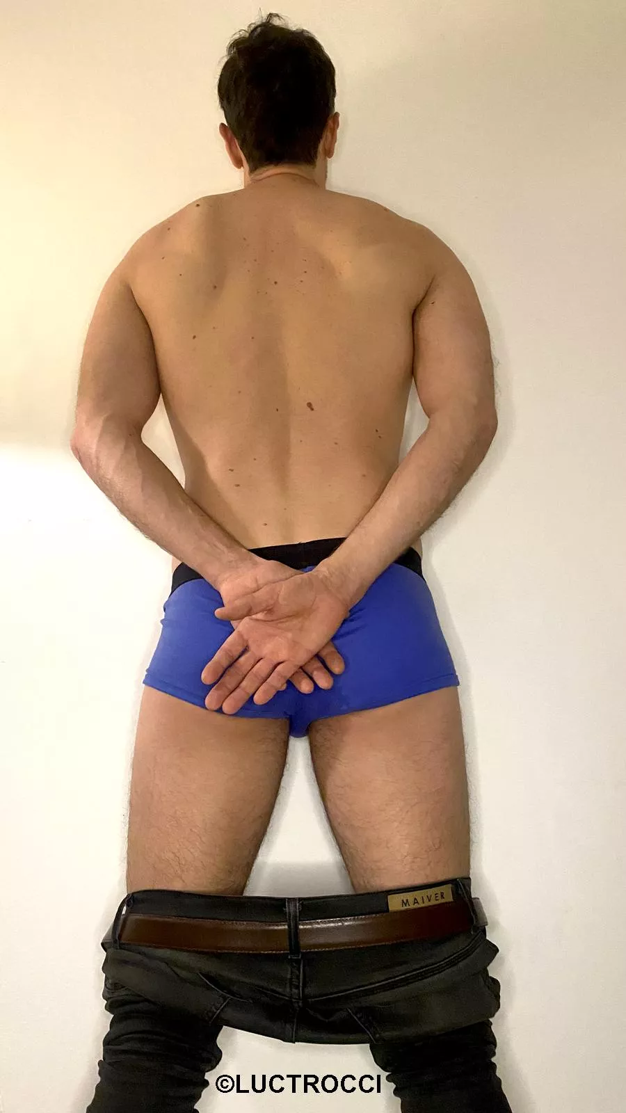 Against the wall😈 posted by lutrocci