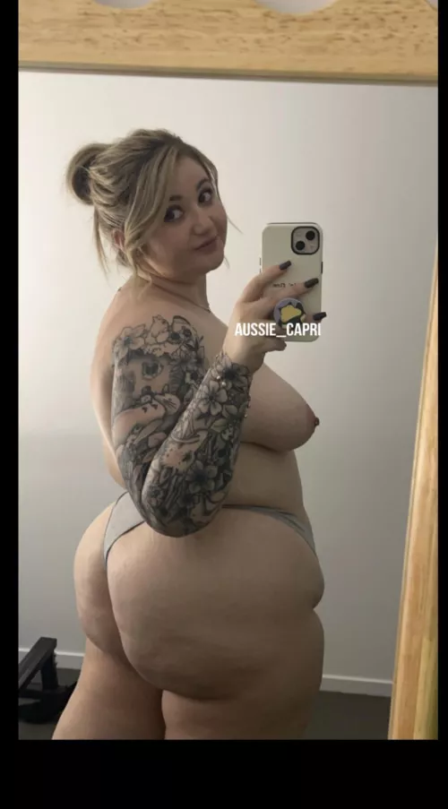 Aussie, chubby, nerdy and swallows - am I your type?  by Aussie_capri