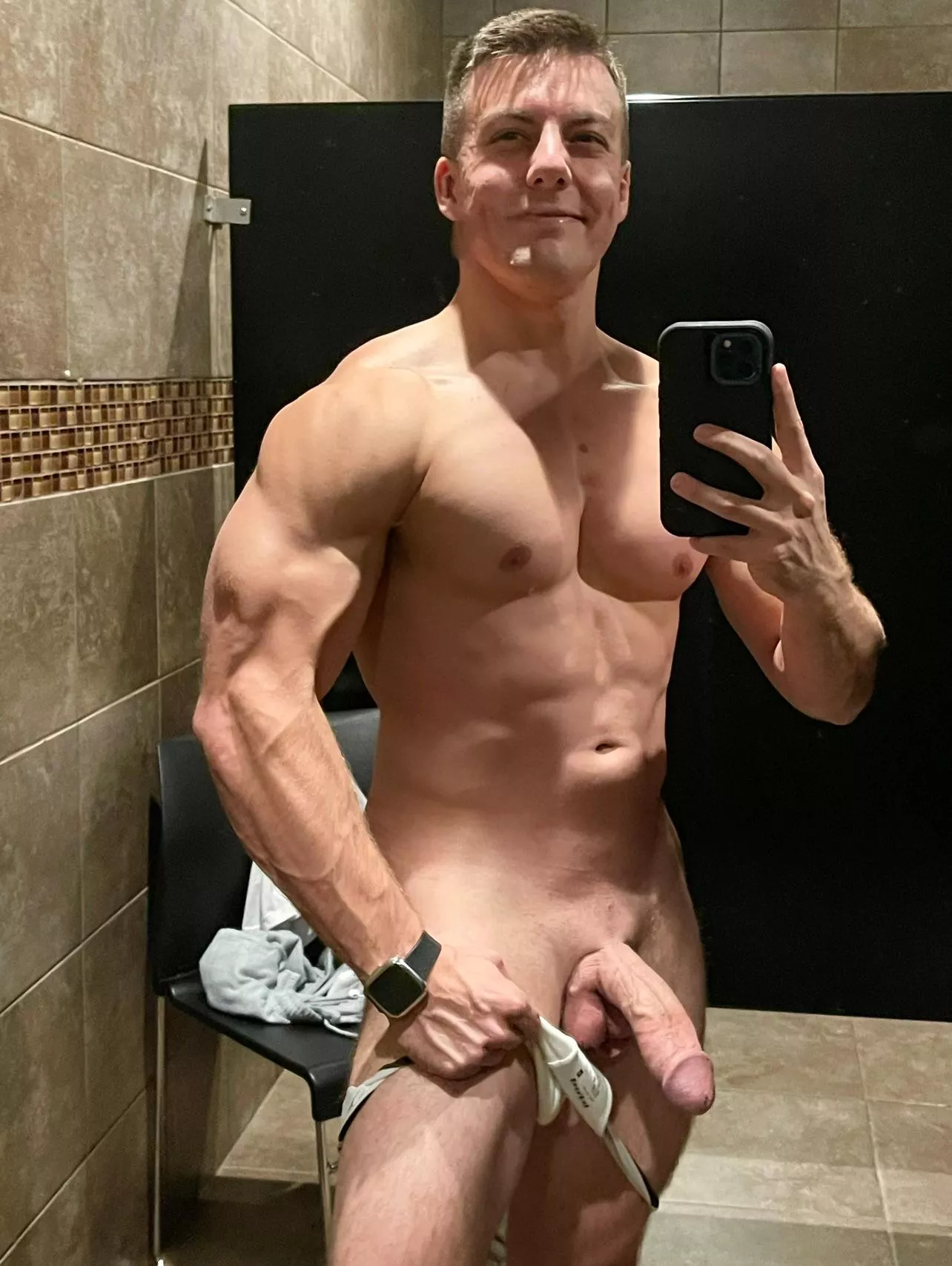 Check out my thick arms. So veiny [30] posted by Ian_Croft_