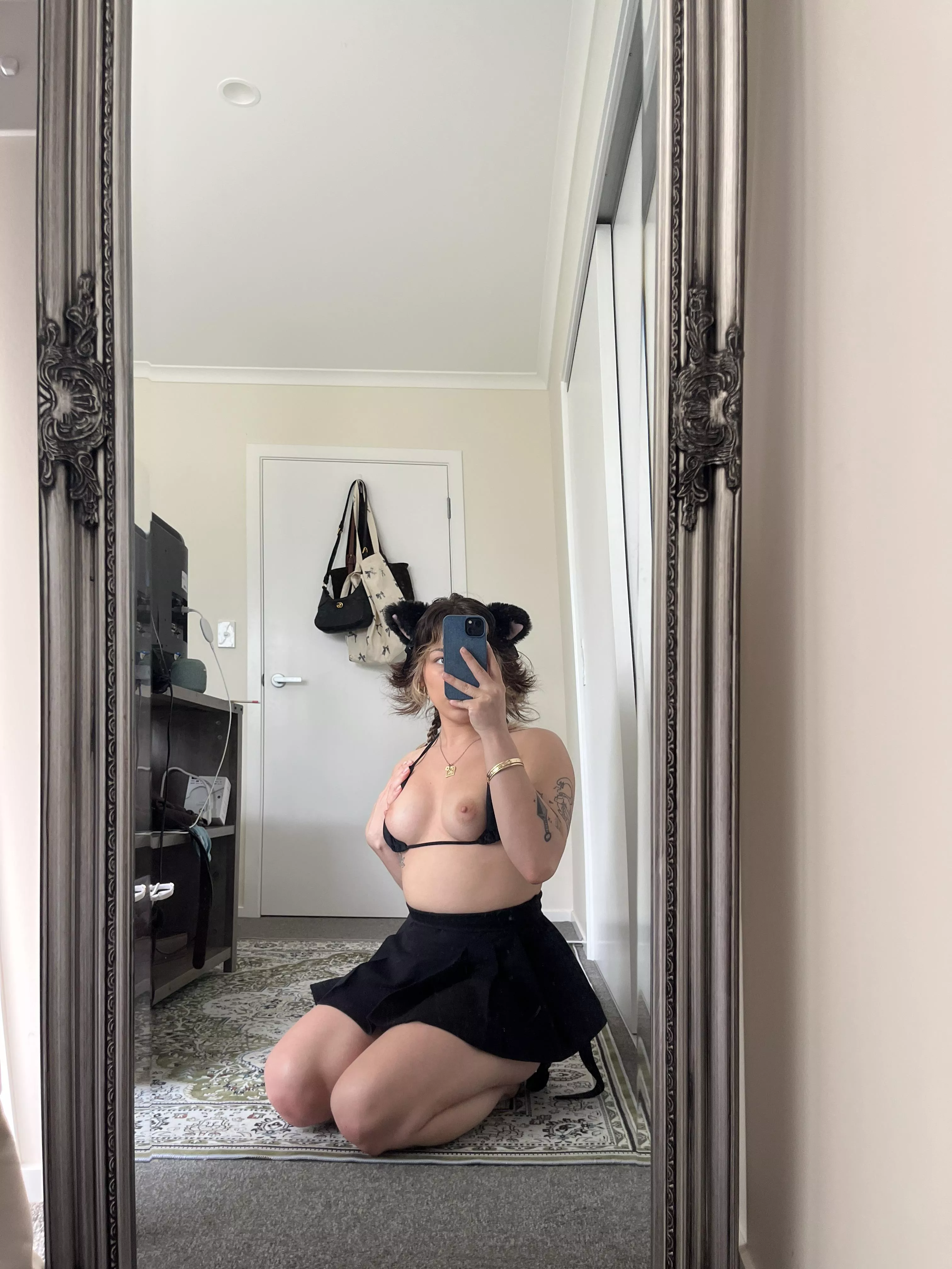 Feels like you’re enjoying the view a little too much posted by SweetSadiie