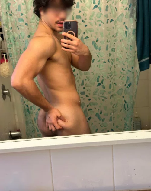 Gentle Giant:) hmu to chat by HonestOrangeDewd