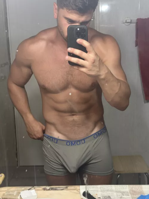 I hope my gym bro likes the selfie I sent him
 by realisiwak