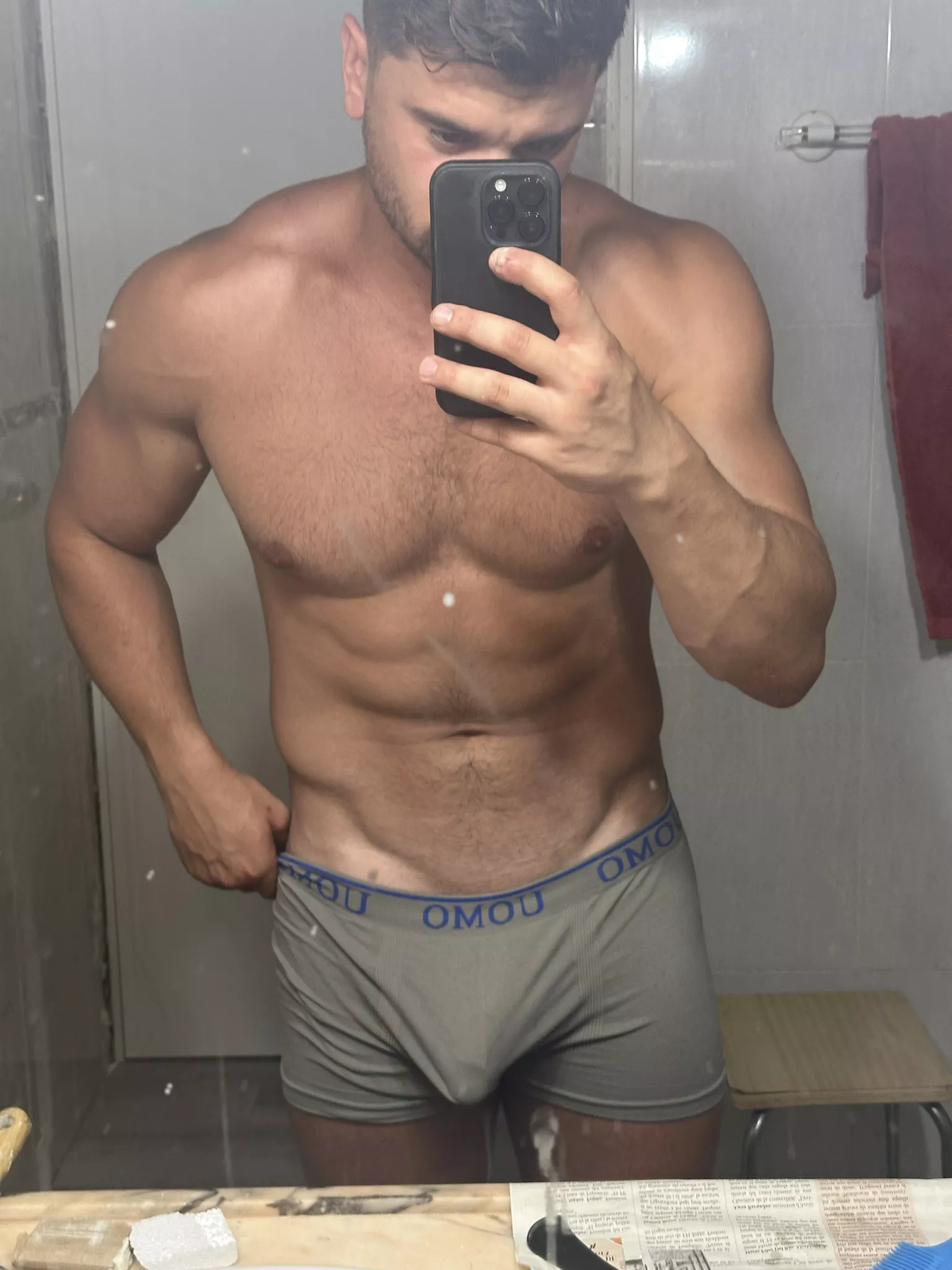 I hope my gym bro likes the selfie I sent him
 posted by realisiwak