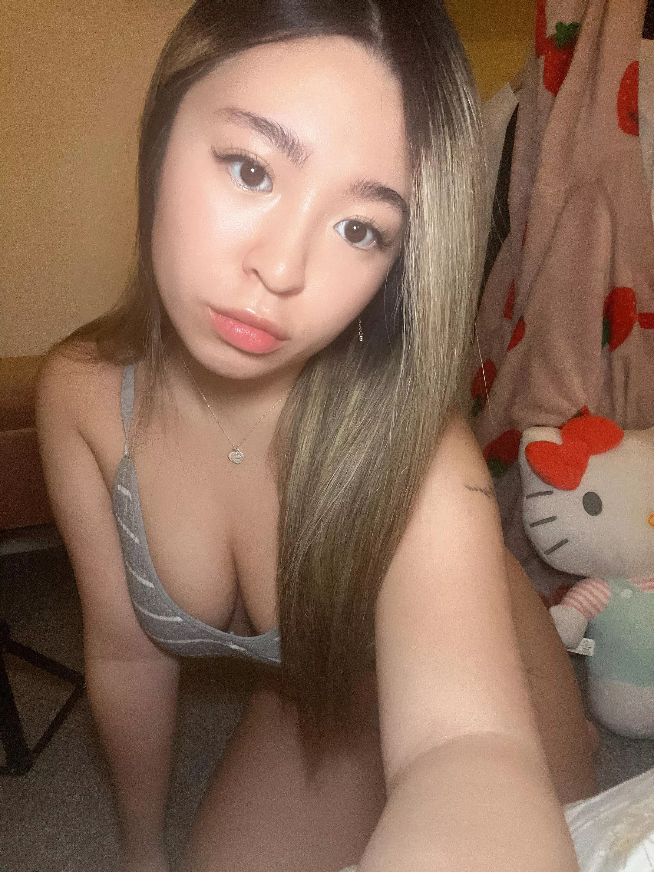 just tell me you want me to spread my legs for you 😩 i’ll do what you ask 🥺 posted by sw33t3std0ll