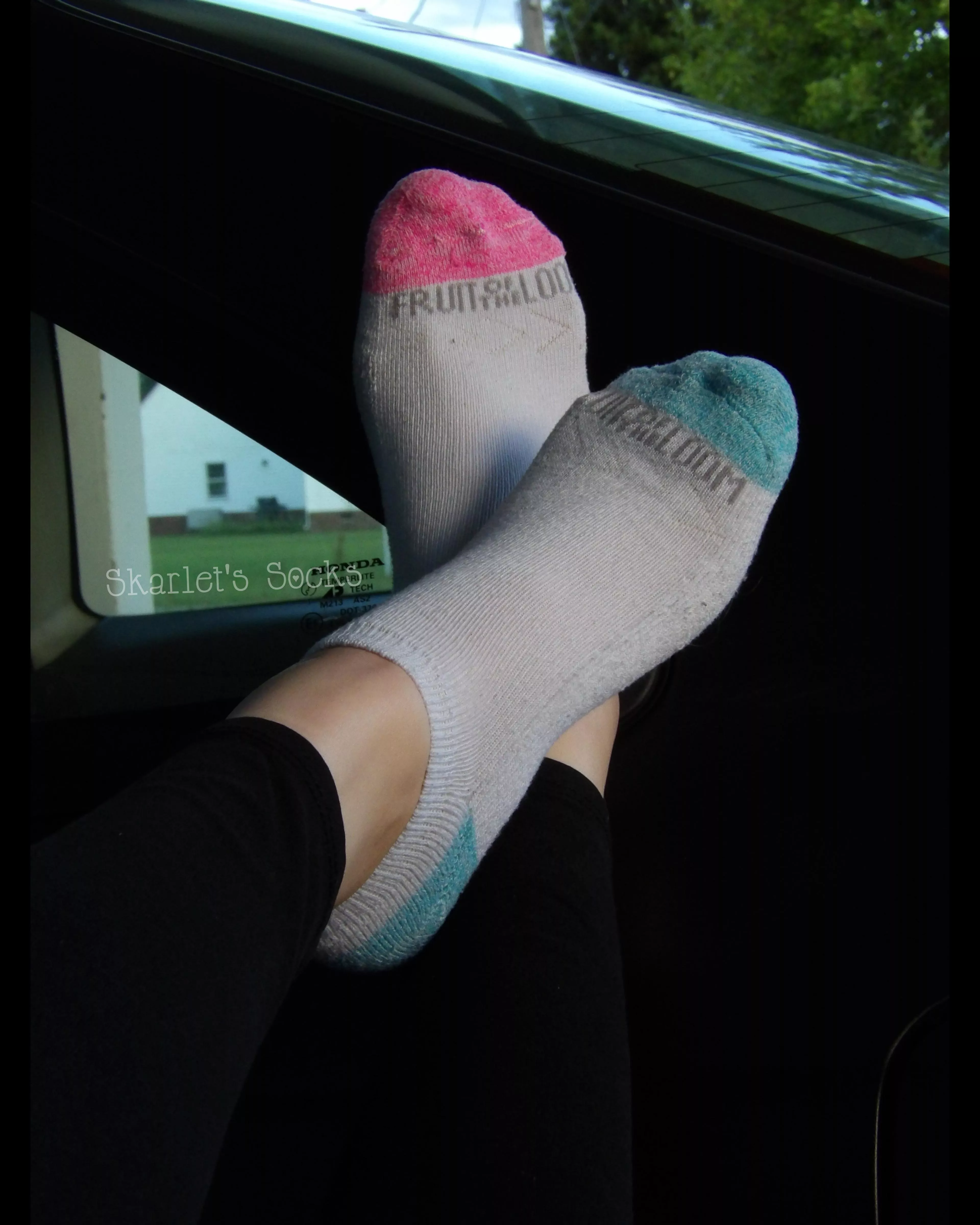 Kiss & Sniff 💋 posted by SkarletsSocks