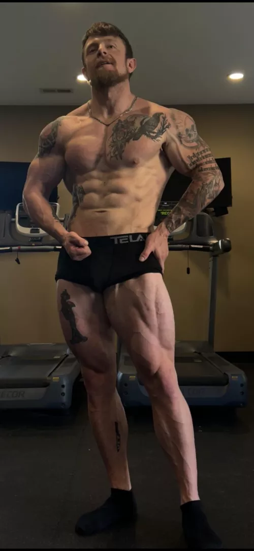 Legs are finally filling out. 😈 by No-Seaworthiness-711