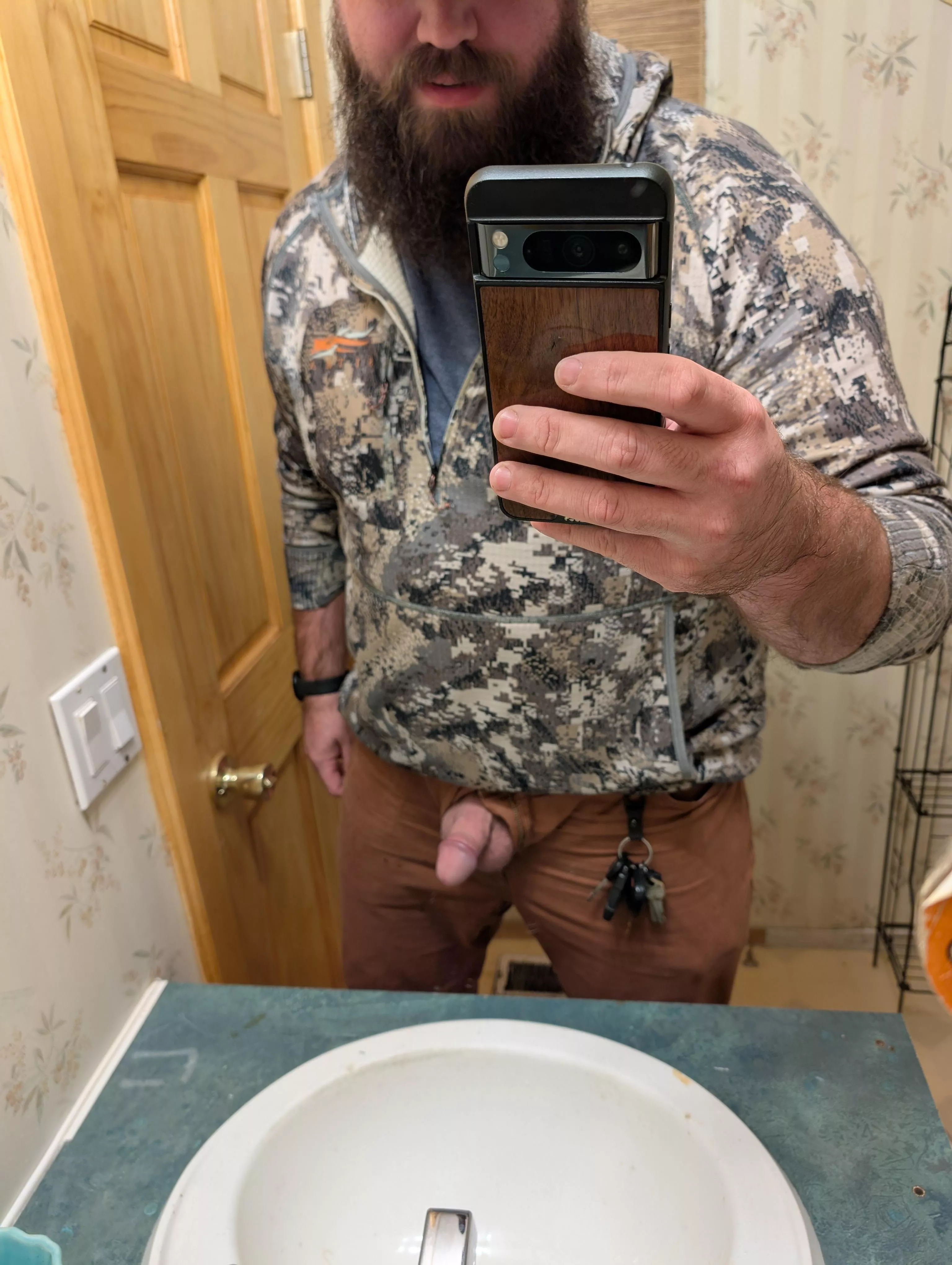 Mid day hunting break. I'm sure you're ok with it. 😉😈 posted by Sasquatch--GW