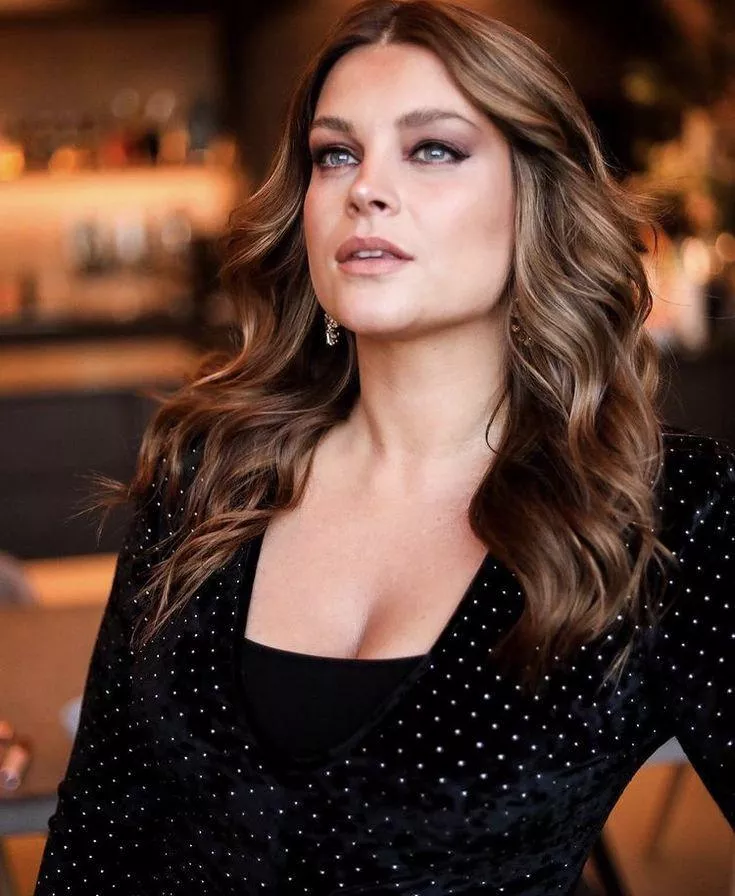 Miljuschka Witzenhausen  posted by SimFloor92