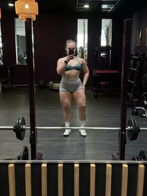 Muscles and motherhood, says you can’t have it all.  by dreamylovexo