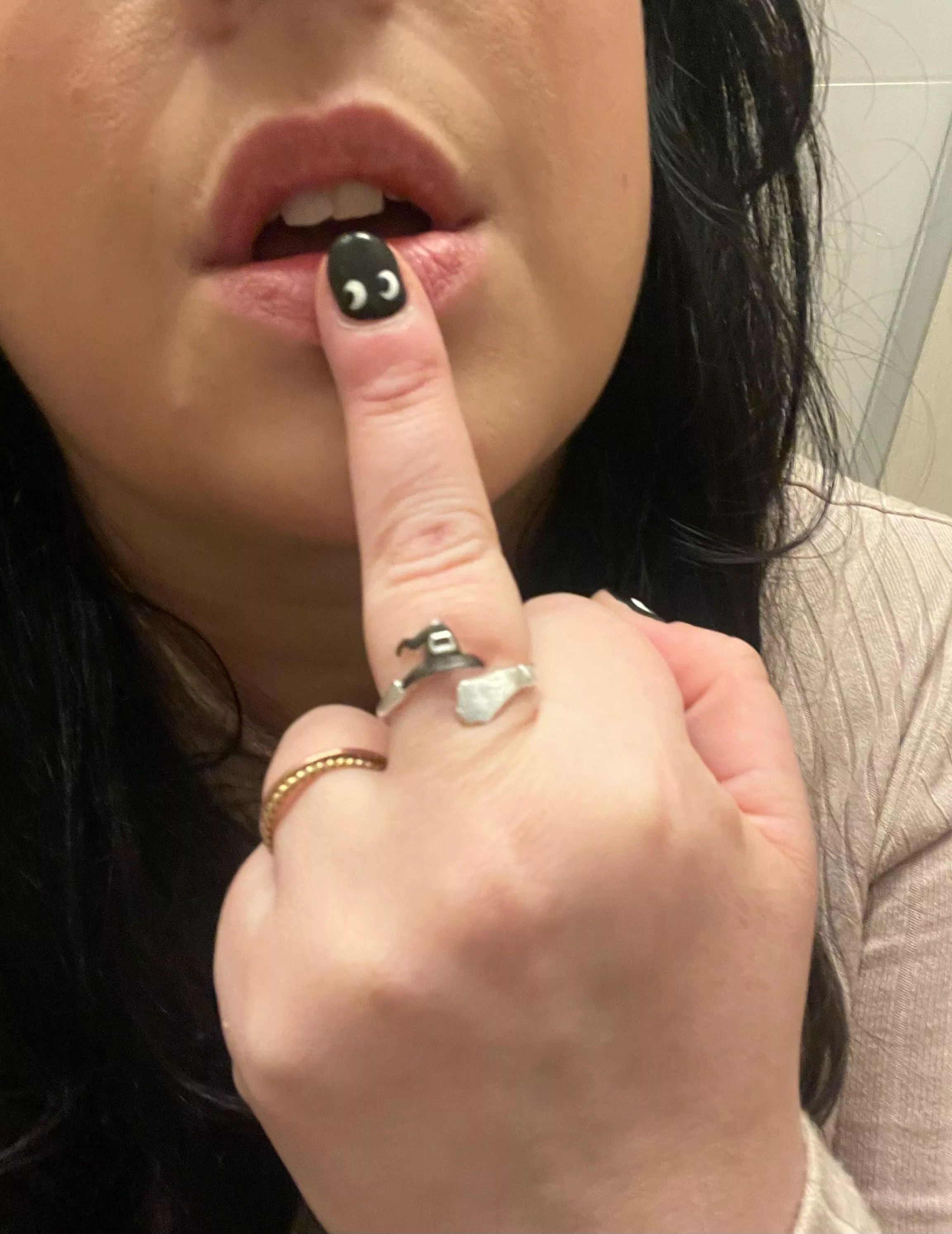 My perfect mouth and middle finger. Get triggered. Go send.  posted by MistressMayaFindomme