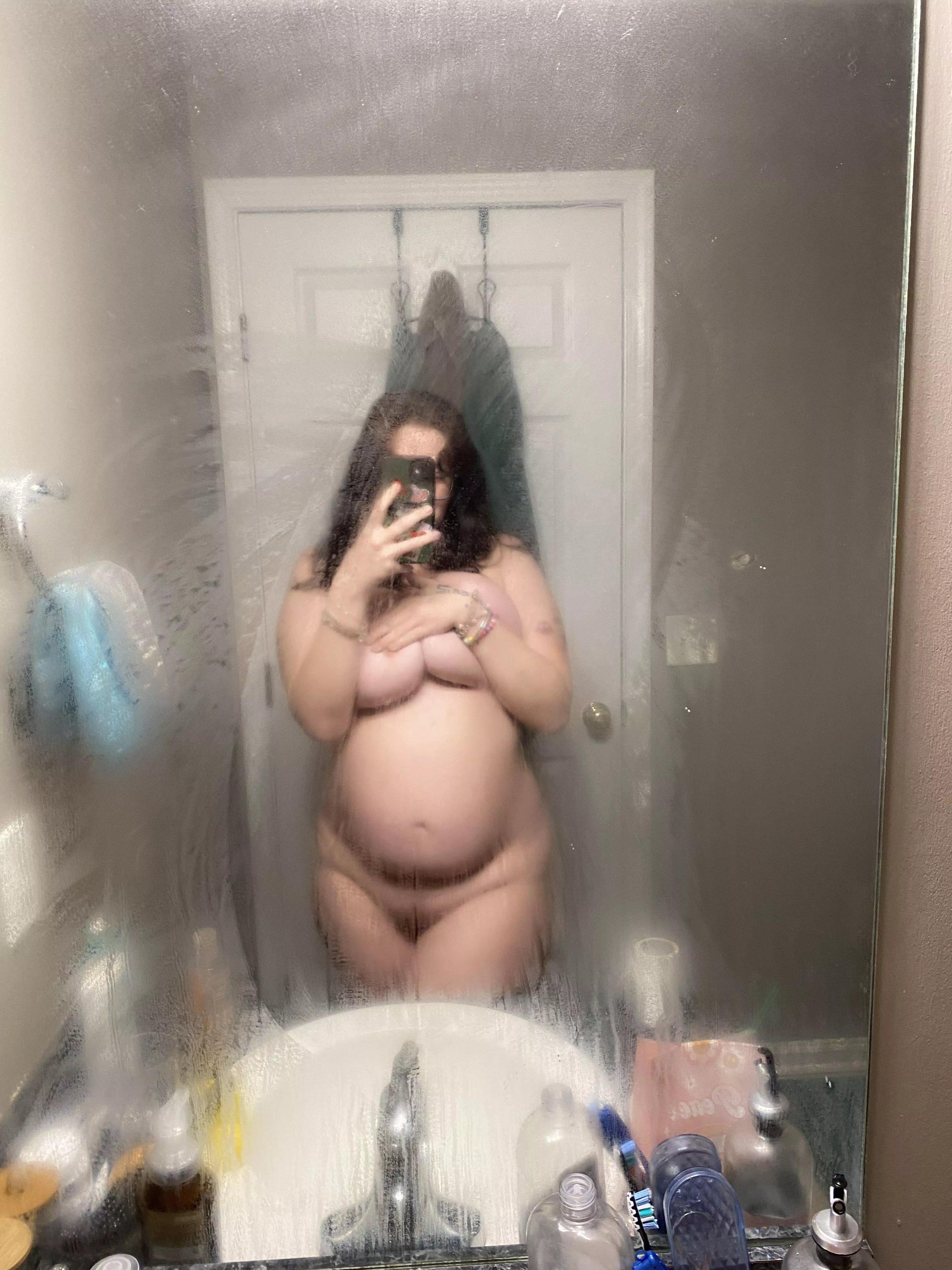 pregnant curves 👻🧡  posted by bratt_666