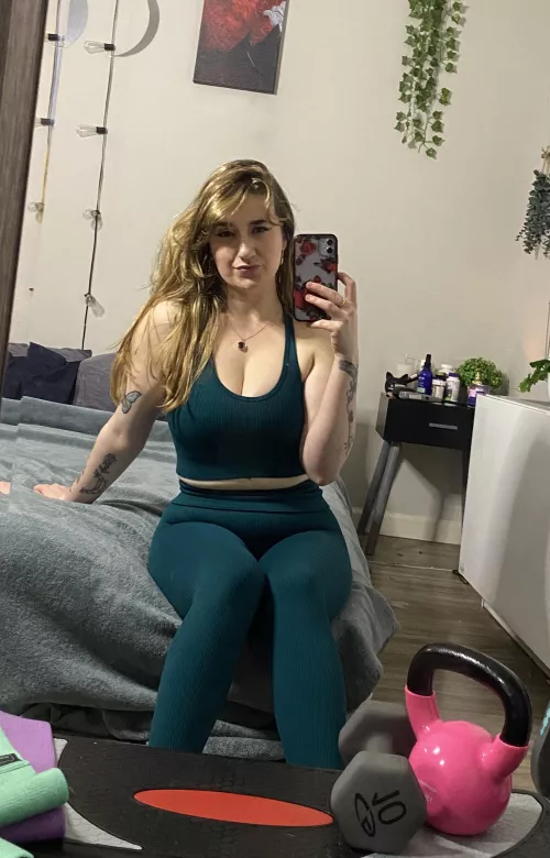 Selfies before a work out  by lasciviouslace