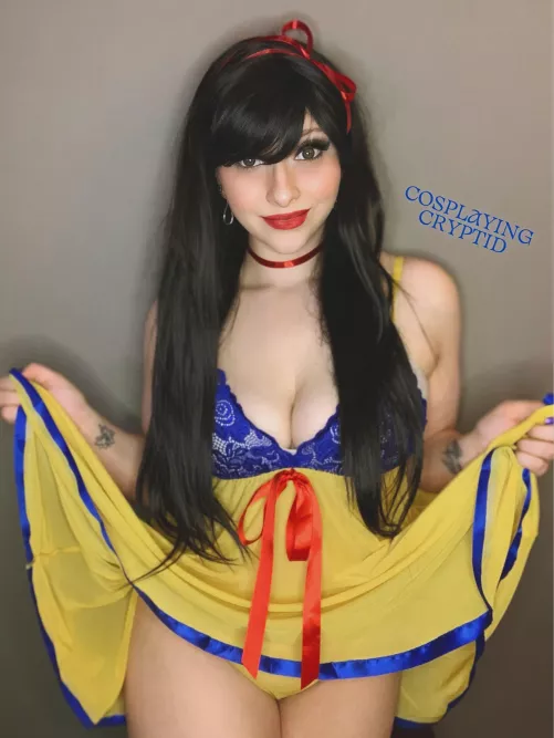 Snow White (Cosplaying Cryptid) by marta1st