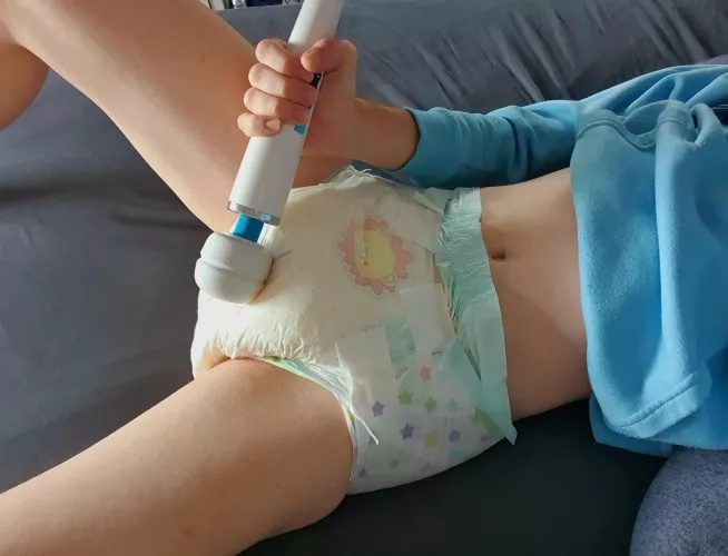 Soggy mornings mean I get to have buzzies :3 by dpd_858